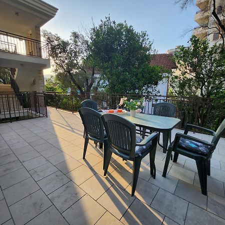 רפאלוביץ' Bela Kuca Studio Apartments-Na Korak Do Mora-A Step To The Sea מראה חיצוני תמונה
