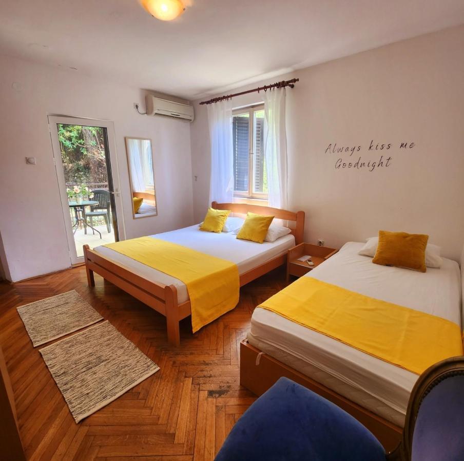 רפאלוביץ' Bela Kuca Studio Apartments-Na Korak Do Mora-A Step To The Sea מראה חיצוני תמונה