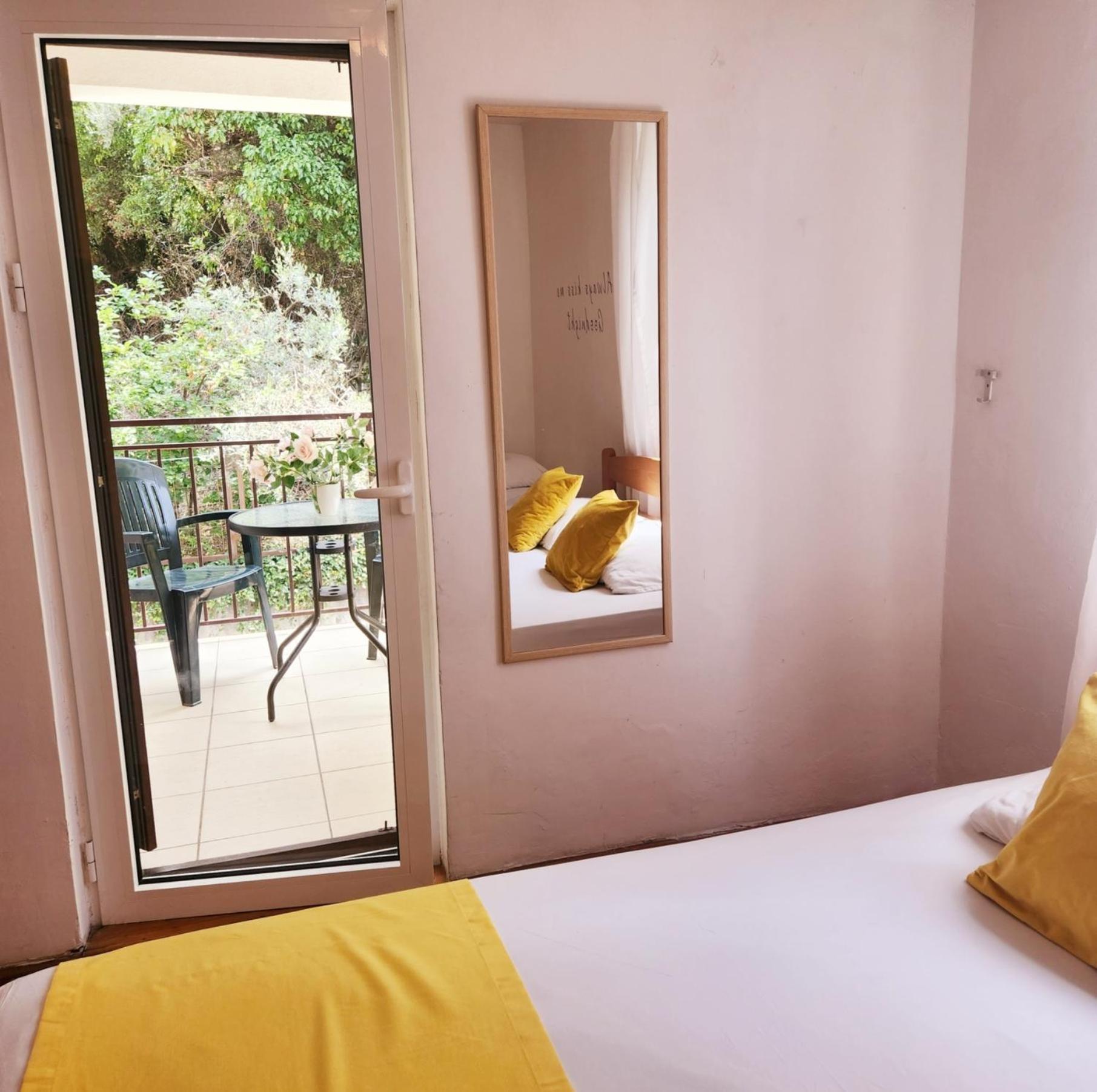 רפאלוביץ' Bela Kuca Studio Apartments-Na Korak Do Mora-A Step To The Sea מראה חיצוני תמונה