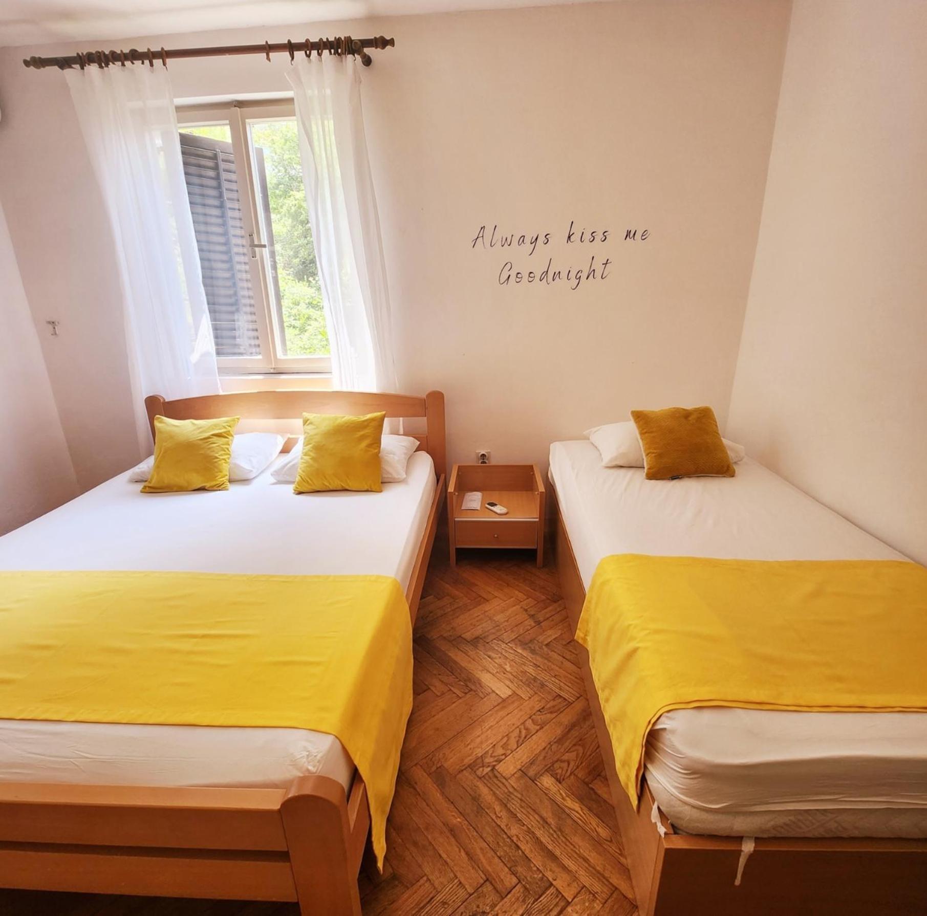 רפאלוביץ' Bela Kuca Studio Apartments-Na Korak Do Mora-A Step To The Sea מראה חיצוני תמונה