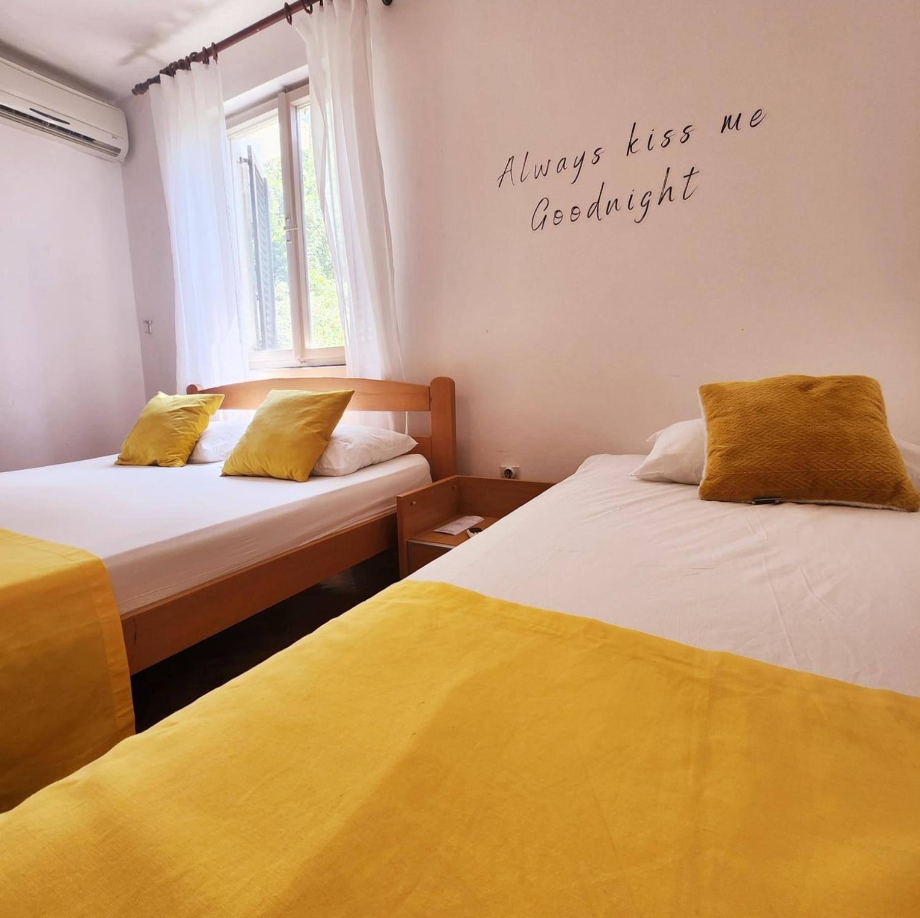 רפאלוביץ' Bela Kuca Studio Apartments-Na Korak Do Mora-A Step To The Sea מראה חיצוני תמונה