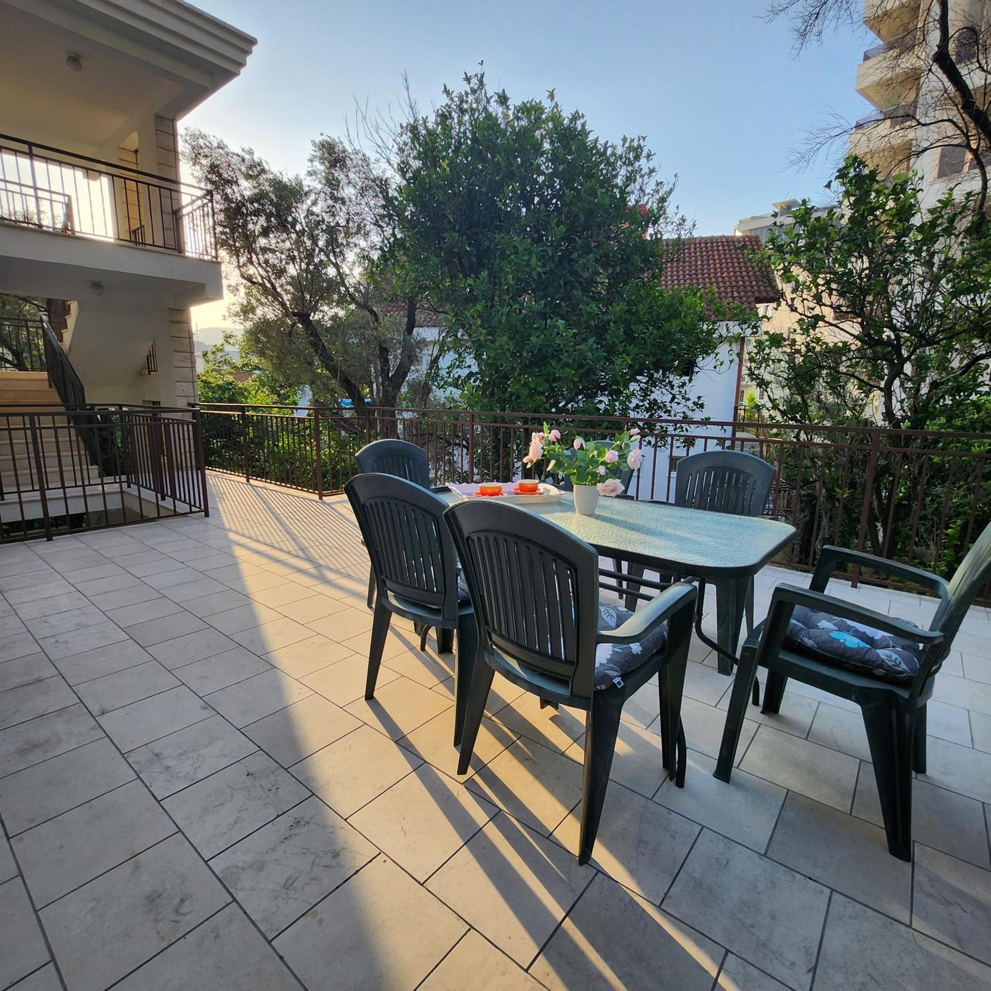 רפאלוביץ' Bela Kuca Studio Apartments-Na Korak Do Mora-A Step To The Sea מראה חיצוני תמונה