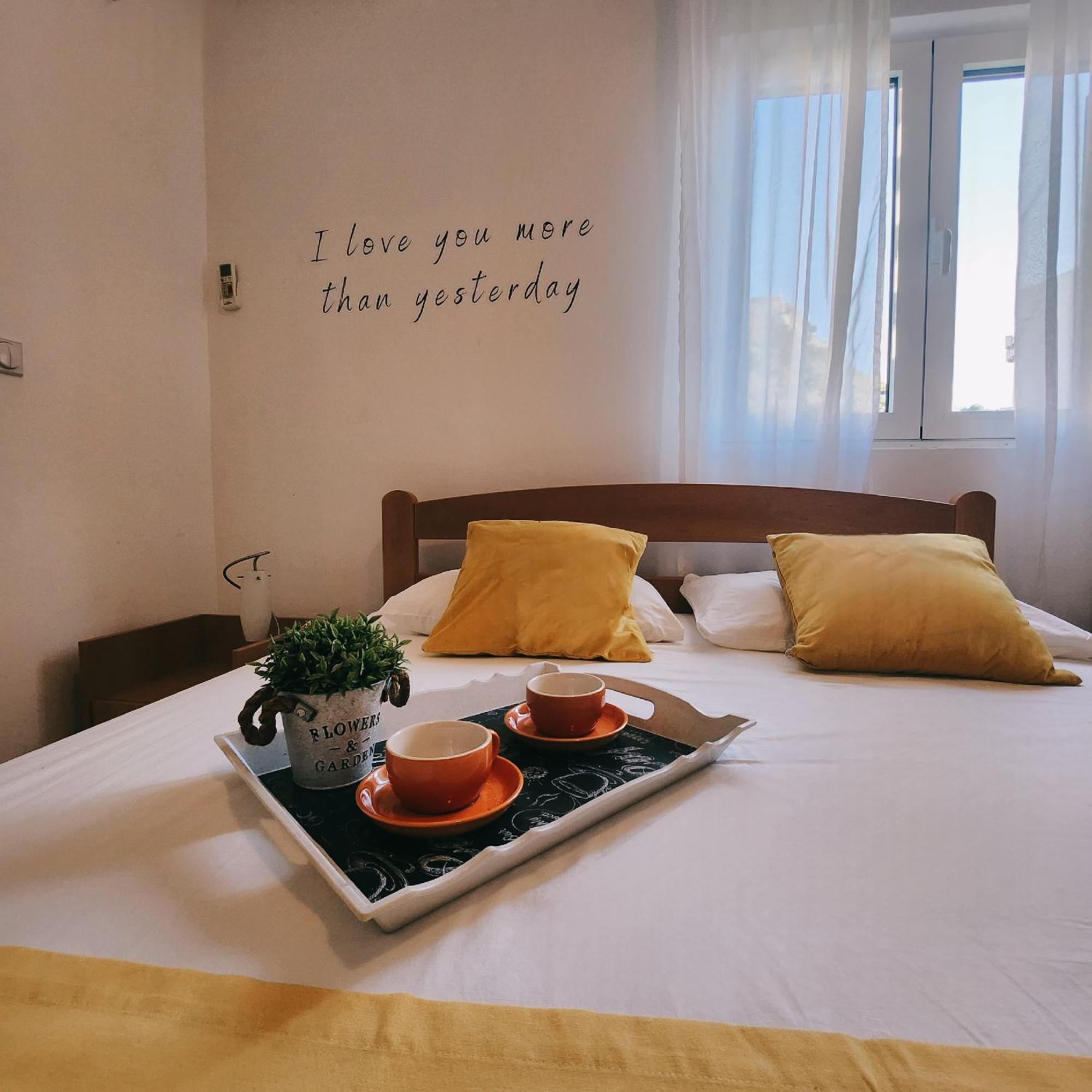 רפאלוביץ' Bela Kuca Studio Apartments-Na Korak Do Mora-A Step To The Sea מראה חיצוני תמונה