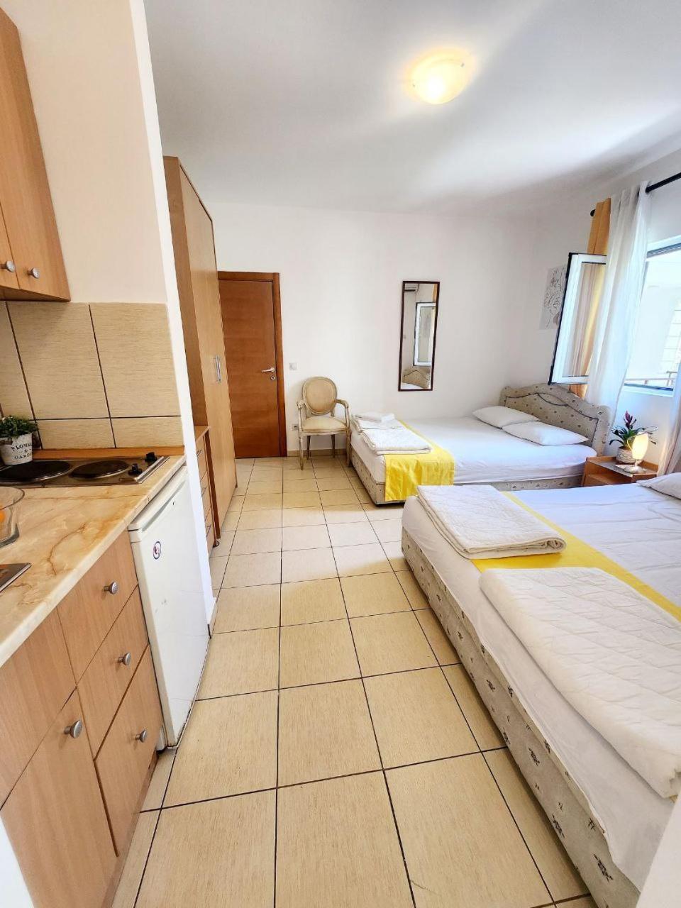 רפאלוביץ' Bela Kuca Studio Apartments-Na Korak Do Mora-A Step To The Sea מראה חיצוני תמונה