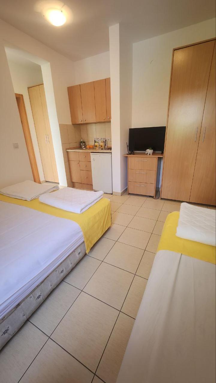 רפאלוביץ' Bela Kuca Studio Apartments-Na Korak Do Mora-A Step To The Sea מראה חיצוני תמונה