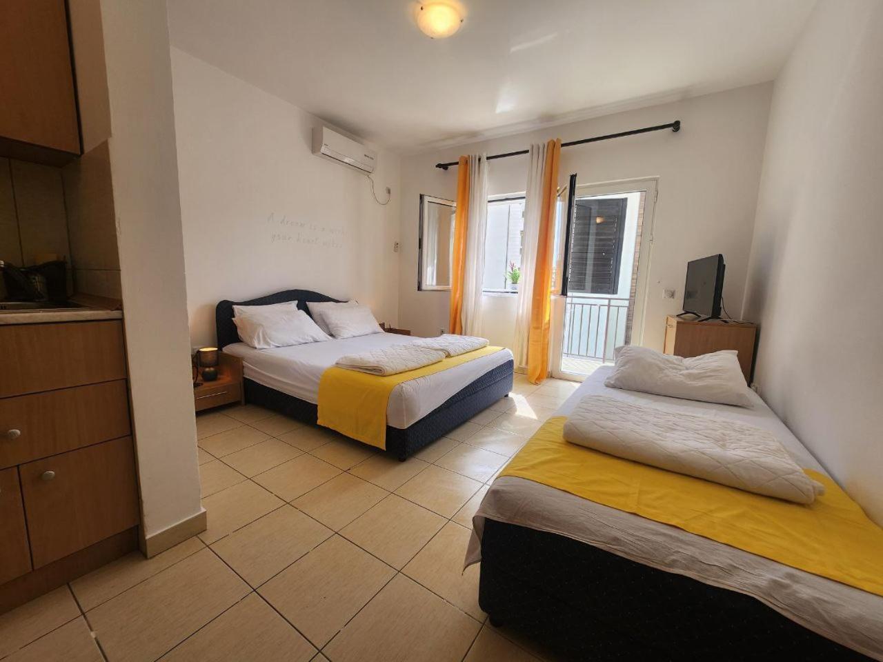 רפאלוביץ' Bela Kuca Studio Apartments-Na Korak Do Mora-A Step To The Sea מראה חיצוני תמונה