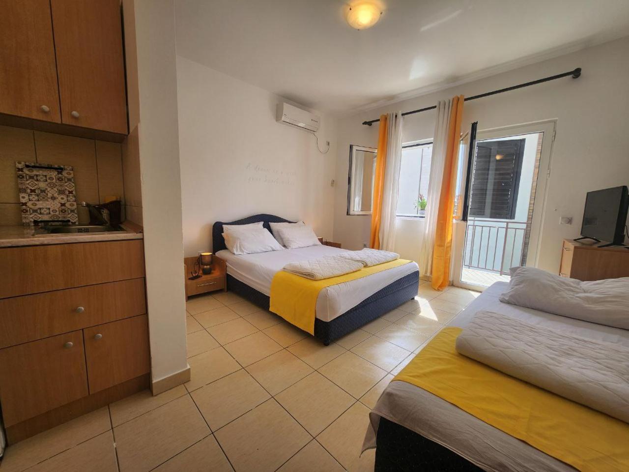 רפאלוביץ' Bela Kuca Studio Apartments-Na Korak Do Mora-A Step To The Sea מראה חיצוני תמונה