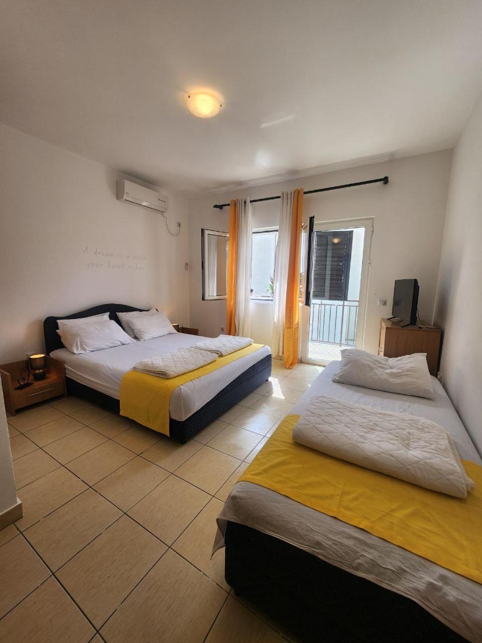 רפאלוביץ' Bela Kuca Studio Apartments-Na Korak Do Mora-A Step To The Sea מראה חיצוני תמונה