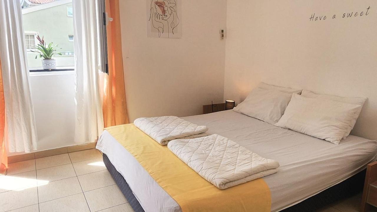 רפאלוביץ' Bela Kuca Studio Apartments-Na Korak Do Mora-A Step To The Sea מראה חיצוני תמונה