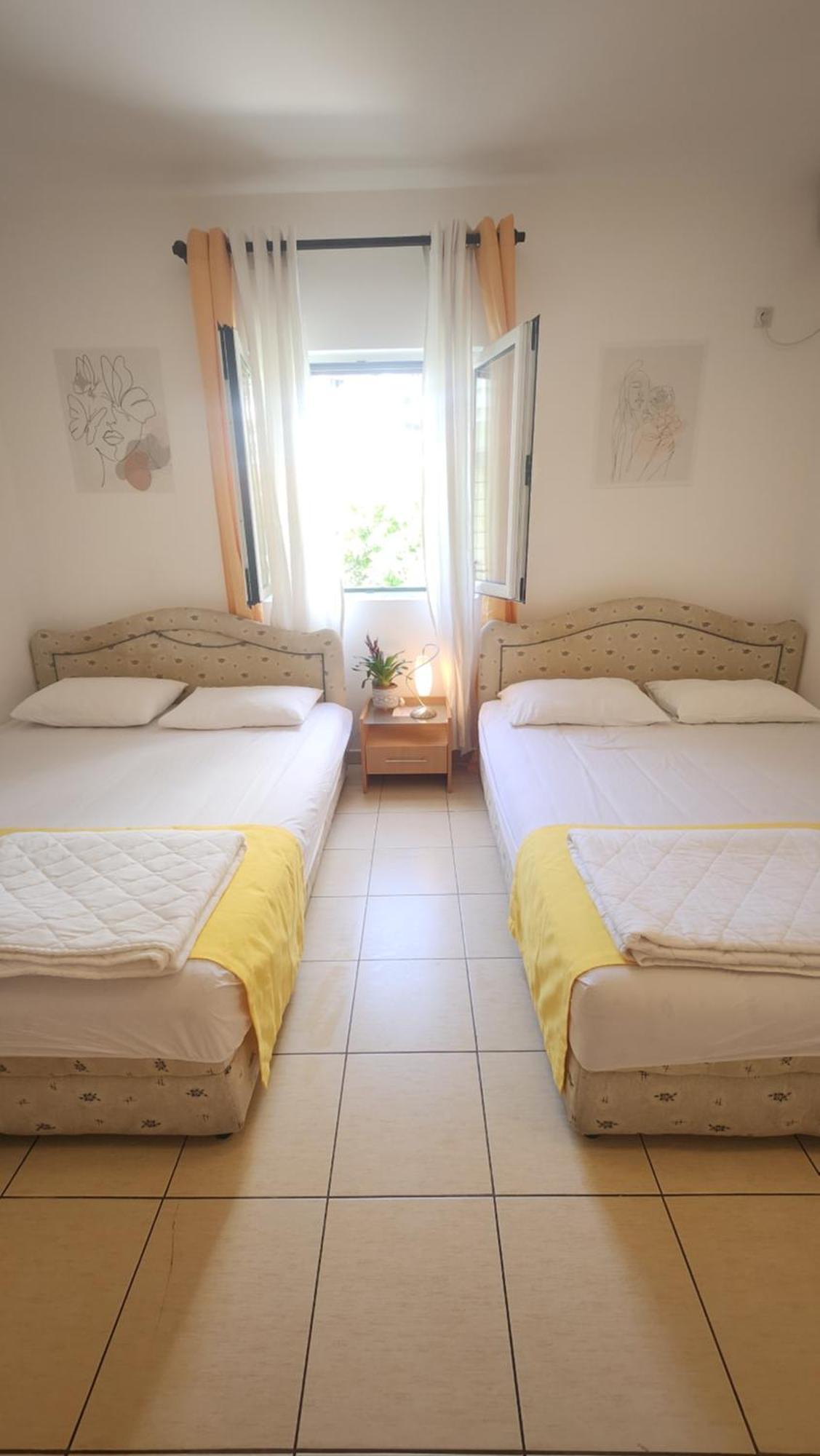 רפאלוביץ' Bela Kuca Studio Apartments-Na Korak Do Mora-A Step To The Sea מראה חיצוני תמונה